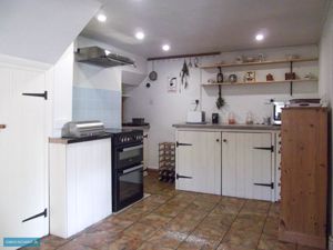 Kitchen- click for photo gallery